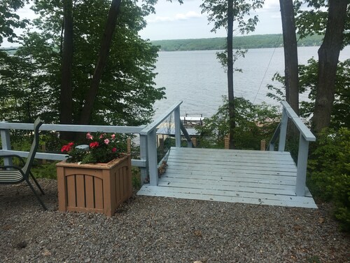Spacious cabin perfect for romantic escapes and family vacations!