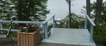 Spacious cabin perfect for romantic escapes and family vacations!