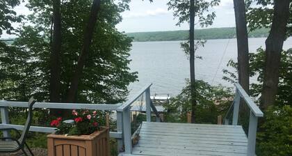 Spacious cabin perfect for romantic escapes and family vacations!