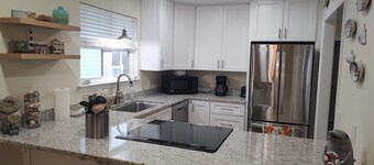 Completely Renovated Pink Sea House on North Beach, Tybee Island