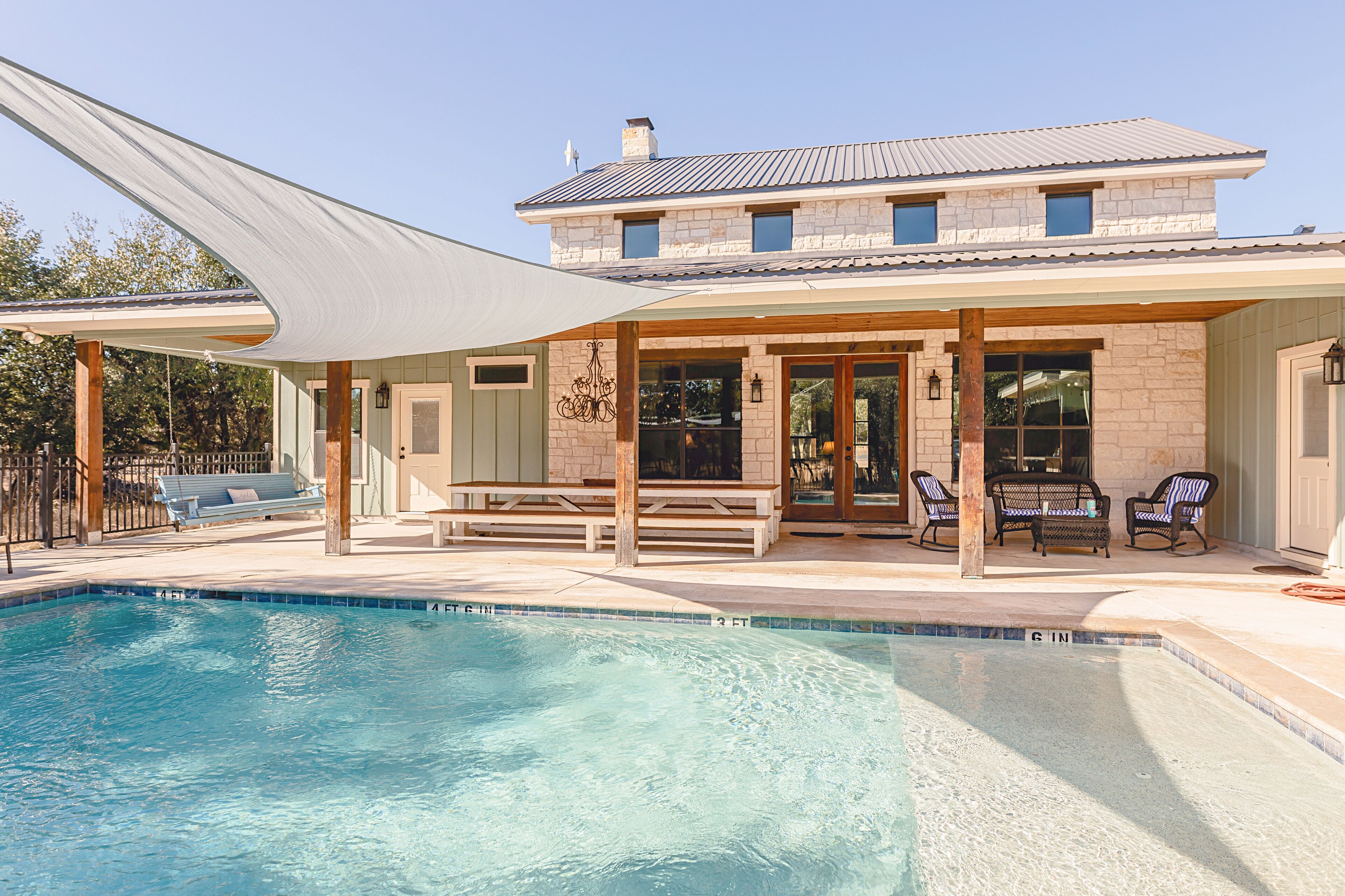 Home on the Golf Course with Pool, Free River Access, Free golf from Aug.- Apr.
