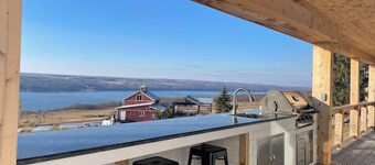 Familie og hundevennlig hjemme! Seneca Lake Visninger: 3-Bed, 2-Bath på Wine Trail!