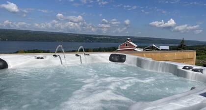 Hogar para familias y perros Seneca Lake Views: 3 camas, 2 baños en Wine Trail !!