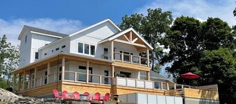 Famille et chien bienvenus à la maison! Seneca Lake Views: 3-Bed, 2-Bath on Wine Trail !!