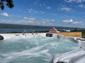Tina de hidromasaje al aire libre