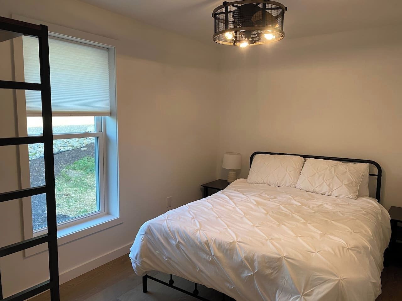 4 bedrooms, desk, iron/ironing board, travel crib