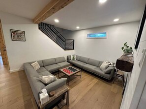 TV connectée, cheminée, jeux vidéo, écrans d'ordinateur