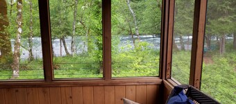 McKenzie River Cabin en el Log Cabin Inn