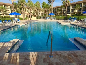 A heated pool - 2 Bedroom Ocean View Condo, walk to restaurants/bars, 2 pools on premises (St Augustine)