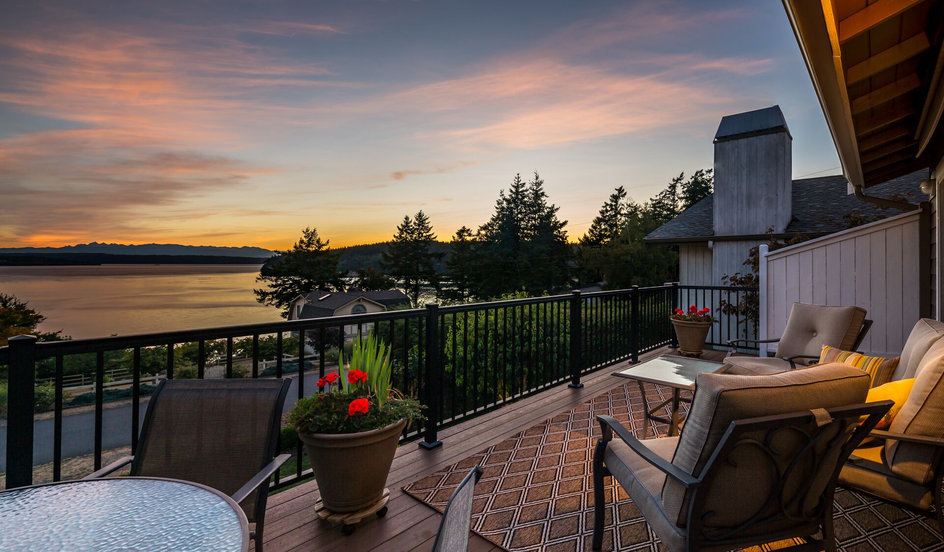 Amazing views, plenty of room to relax with AC and games for both inside & out