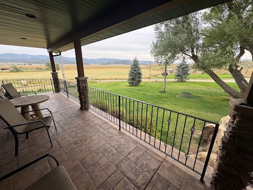 Remote ranch house on 93 acres in the peaceful Indianola Valley! Sleeps 30