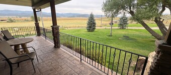 Remote ranch house on 93 acres in the peaceful Indianola Valley! Sleeps 30
