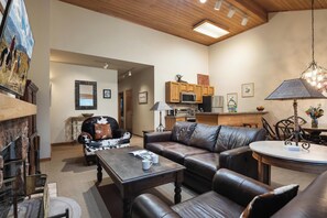 TV, fireplace, ping pong - Villas at Snowmass Club - 1532 ~ Snowmass Club Access ~ (Snowmass Village)