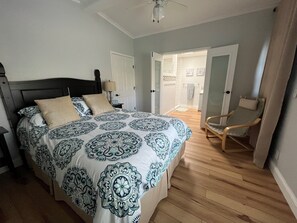 3 slaapkamers, een strijkplank/strijkijzer, reisbedje, gratis wifi