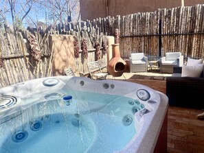 مغطس سبا خارجي