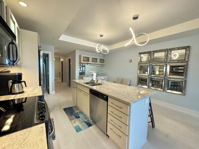Prime View of Fountain and Channel ~ Great location!  