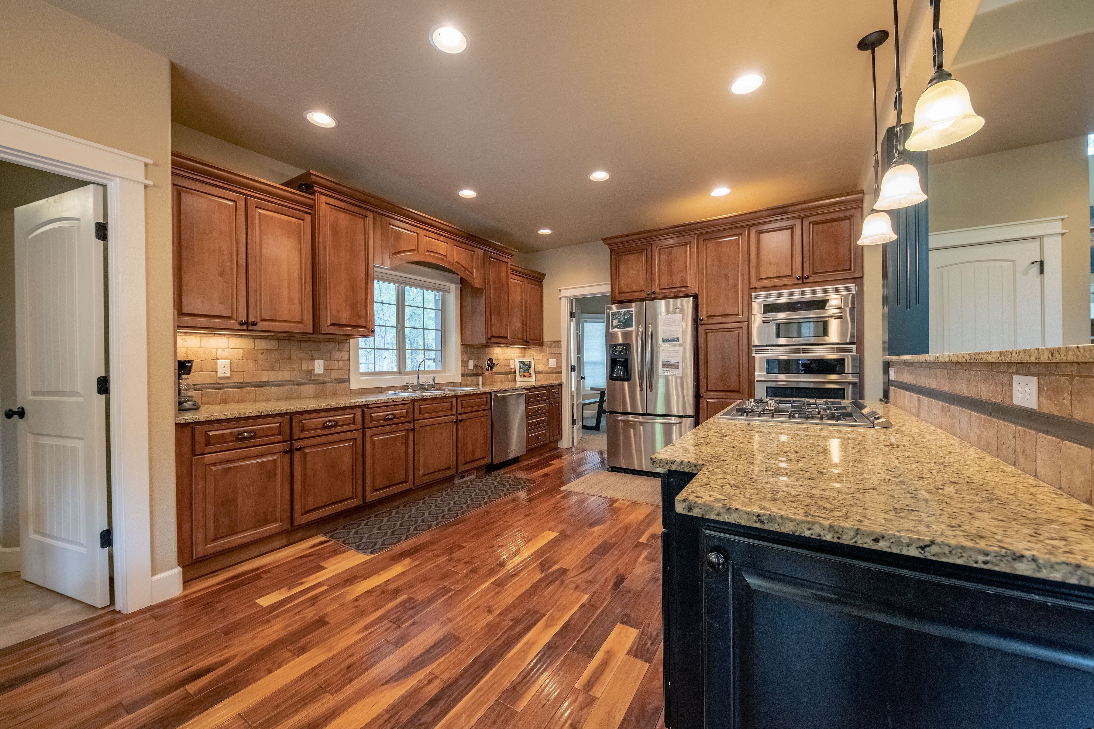 Mountain Retreat With Private Dock Close To Tamarack! Family Reunions Welcome!