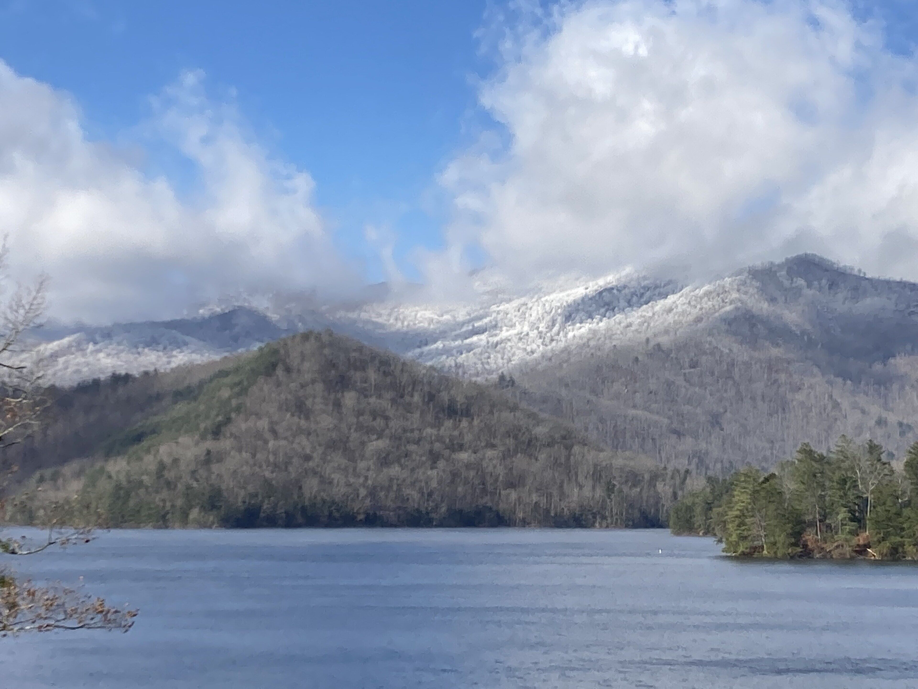 Serene Lakeside cottage with Views, Kayaks, canoe and Paddleboard, Lake