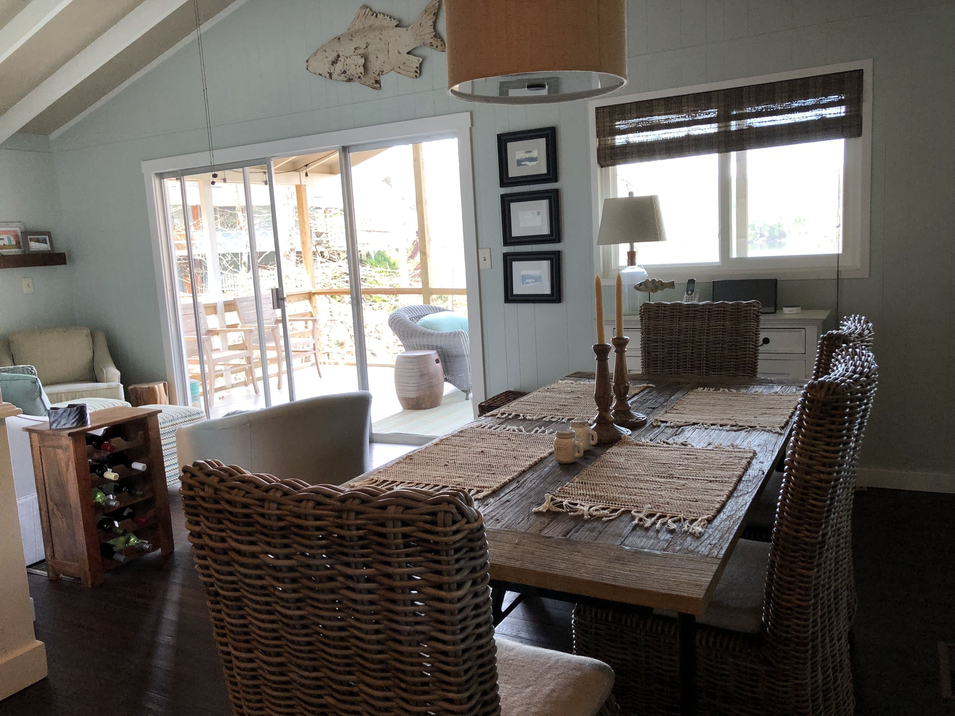 Serene Lakeside cottage with Views, Kayaks, canoe and Paddleboard