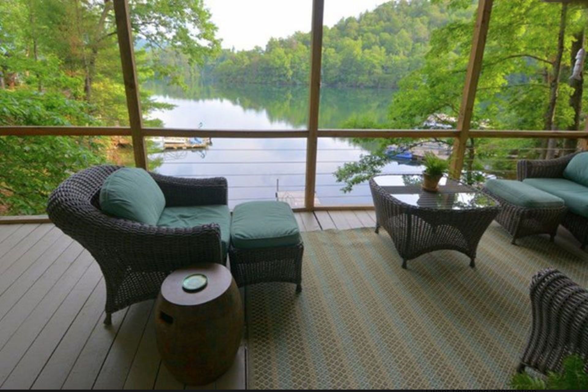 Serene Lakeside cottage with Views, Kayaks, canoe and Paddleboard