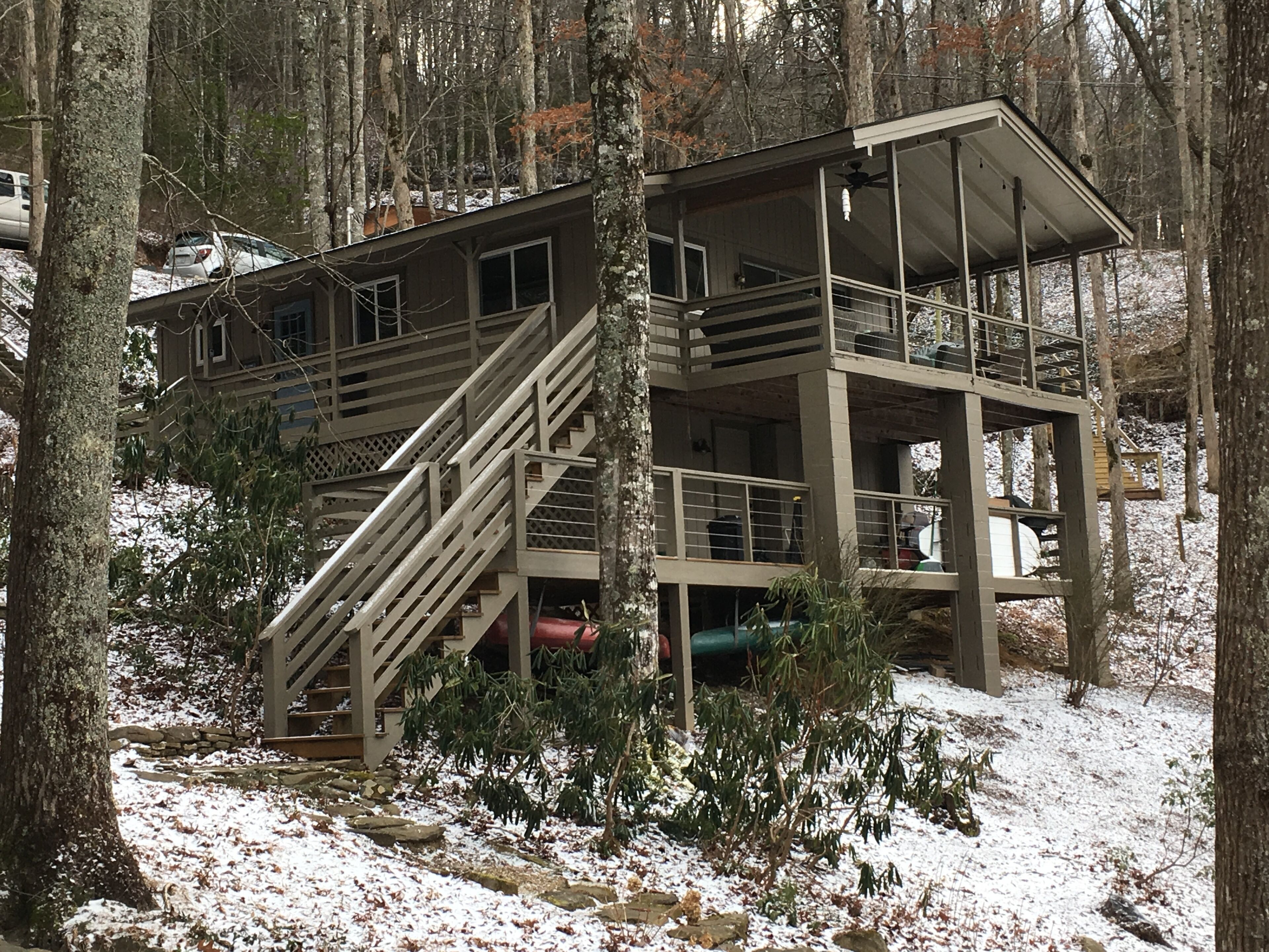 Serene Lakeside cottage with Views, Kayaks, canoe and Paddleboard, Lake