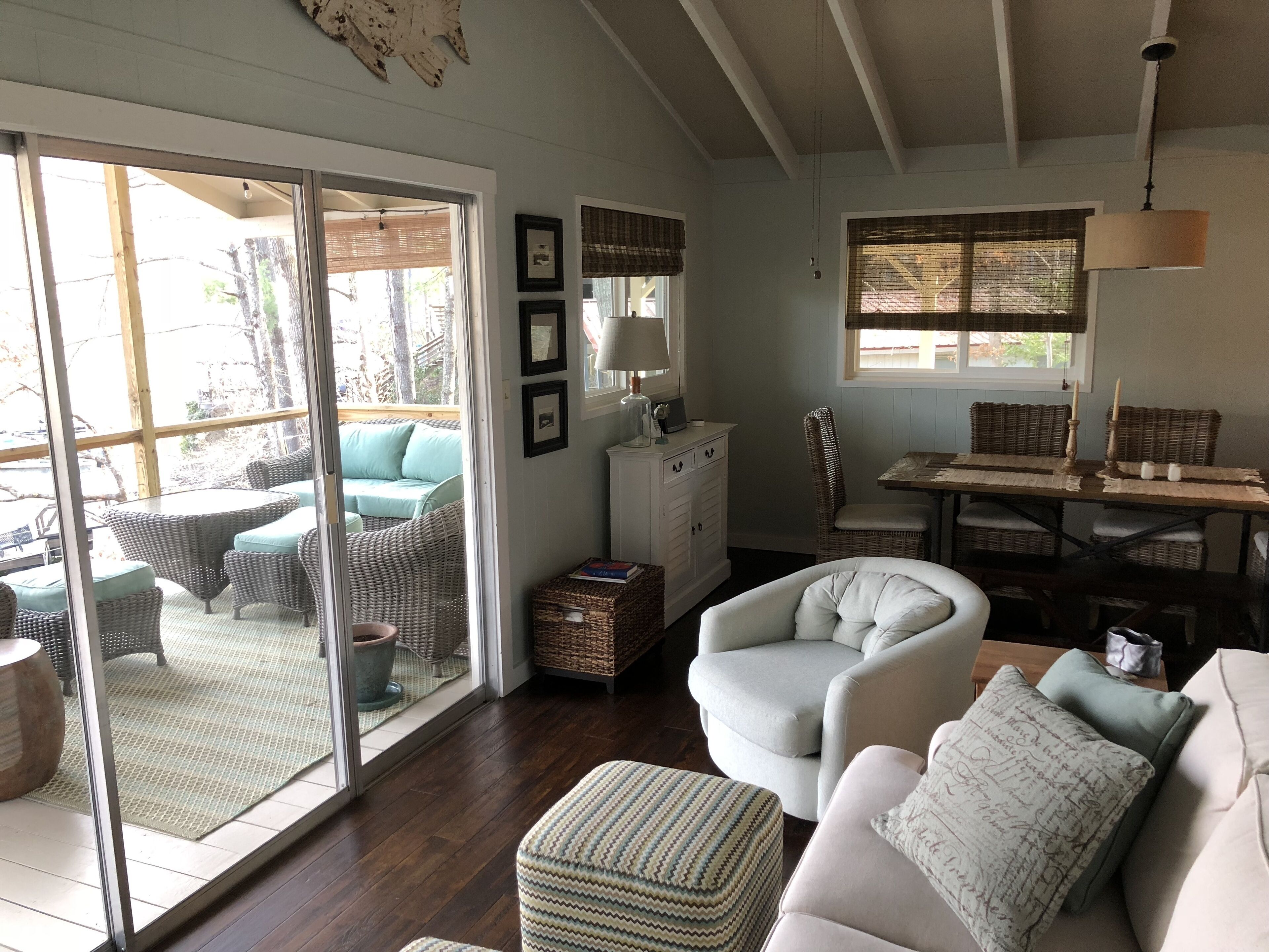 Serene Lakeside cottage with Views, Kayaks, canoe and Paddleboard