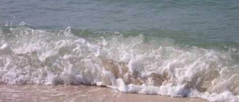 Plage, chaises longues, serviettes de plage