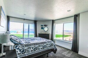 6 bedrooms, free WiFi, bed sheets