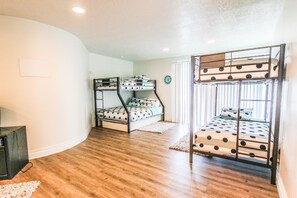 6 bedrooms, free WiFi, bed sheets