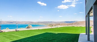 King Of The Mountain, Panoramic View, allows UP TO 40 Guests Completely Seclude