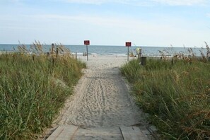 Beach nearby - Grand Ocean Getaway III, Private Pool ! (North Myrtle Beach)