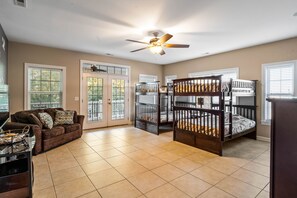 5 bedrooms, iron/ironing board, free WiFi, bed sheets