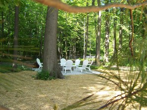 Outdoor dining - Forest Lake House, Sleeps 6, Premium Home! (Geneva-on-the-Lake)