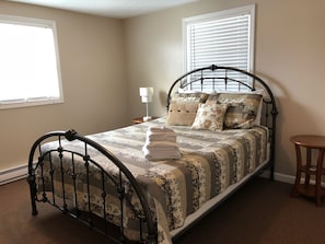 2 bedrooms, iron/ironing board, WiFi, bed sheets - Forest Lake House, Sleeps 6, Premium Home! (Geneva-on-the-Lake)