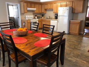 Fridge, microwave, stovetop, dishwasher - Forest Lake House, Sleeps 6, Premium Home! (Geneva-on-the-Lake)