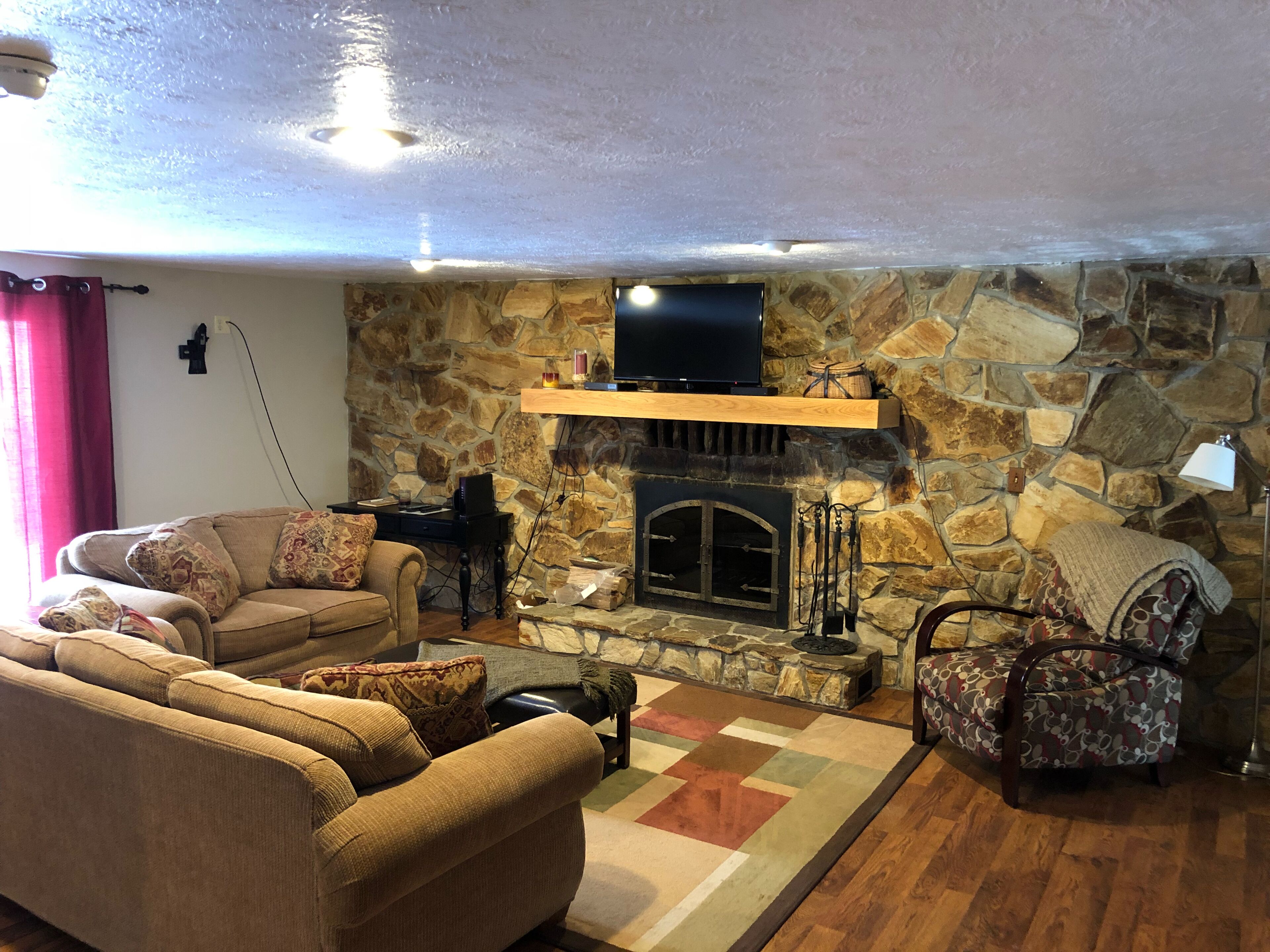 Forest Lake House, Sleeps 6, Premium Home!