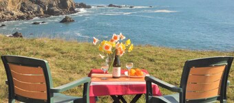 Ocean Hideaway: Your Romantic And Private Oceanfront Retreat!