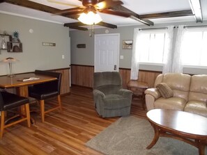 Fernseher, DVD-Player, Videothek