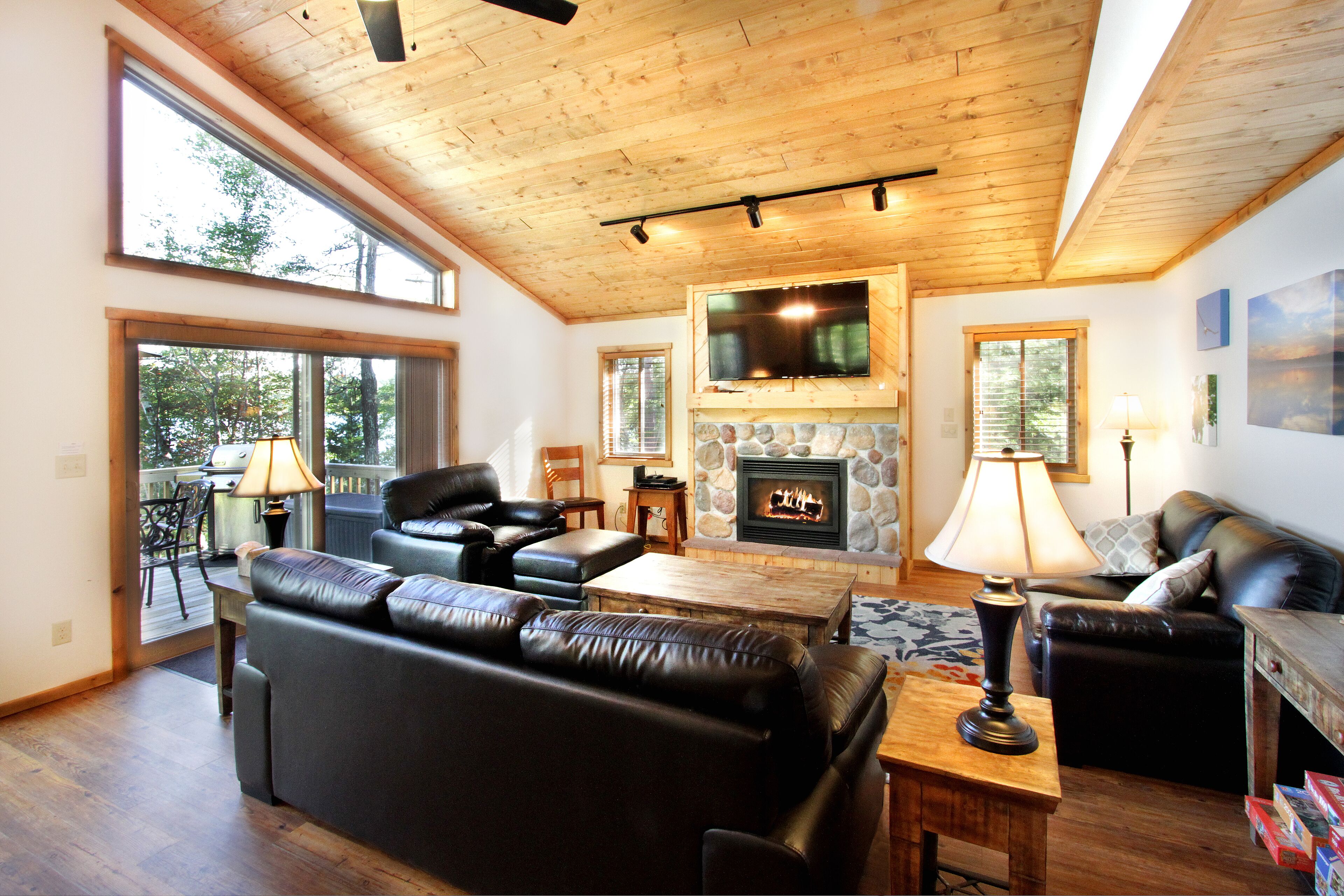 One of a kind property:Best of 2 lake fronts, 2 docks:Catfish Lake and Meta Lake