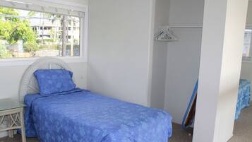 2 habitaciones, tabla de planchar con plancha, wifi y ropa de cama