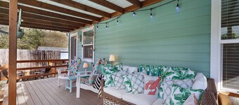 3 Blocks to Downtown Rockaway Beach