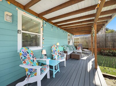 3 Blocks to Downtown Rockaway Beach