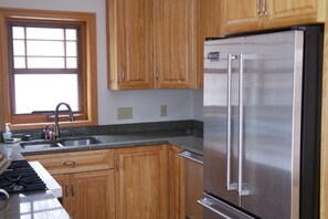 Fridge, microwave, oven, stovetop - Guest House on Owners Lakefront Property (La Pointe)