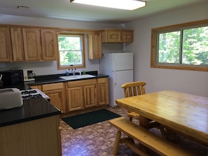 Fridge, microwave, oven, stovetop - 2 bed home secluded on a wooden lot, 5 minutes from Mackinaw City! Sleeps 7-10! (Cheboygan)