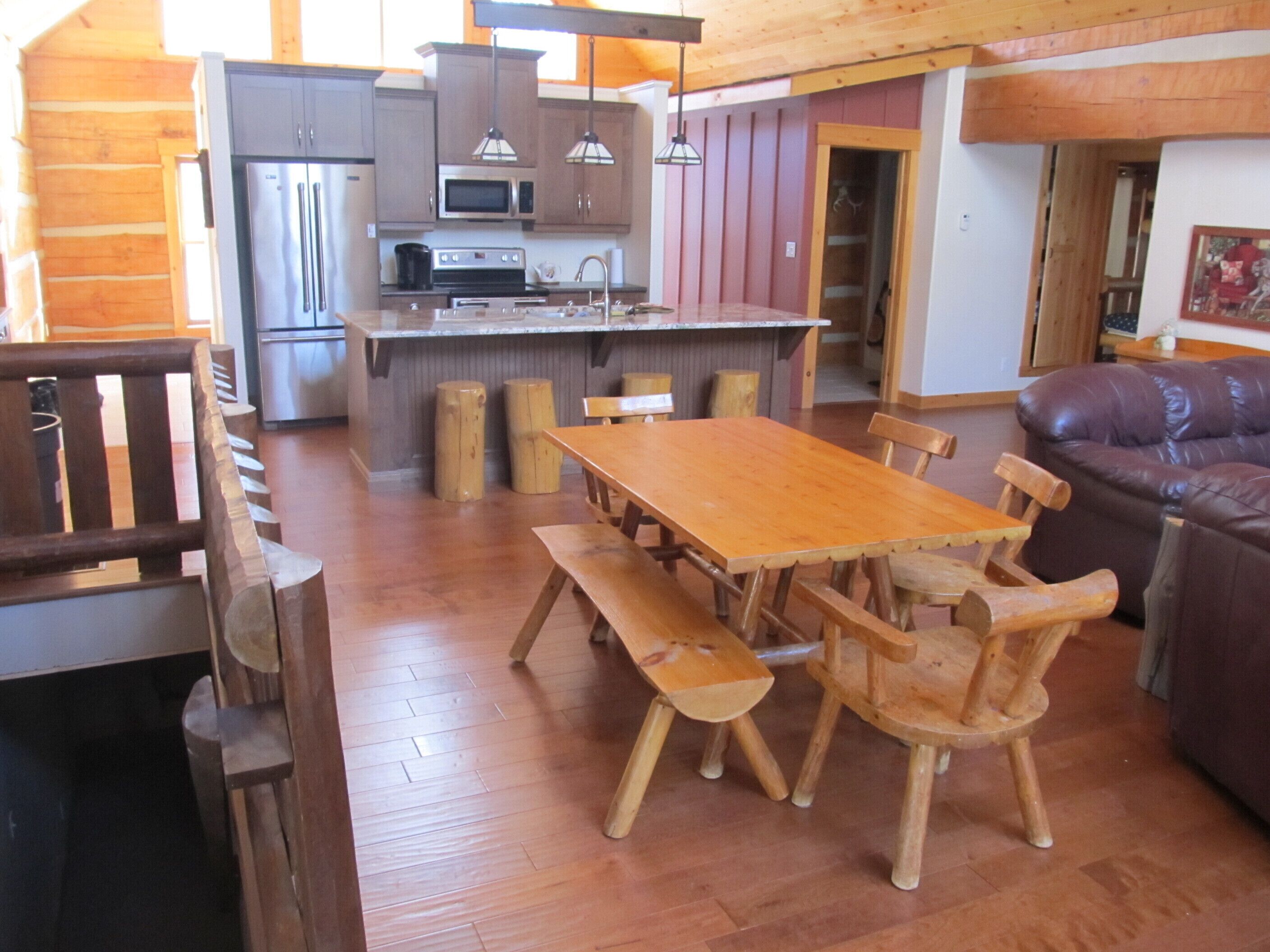 Gorgeous Log Home Across From The Pinery