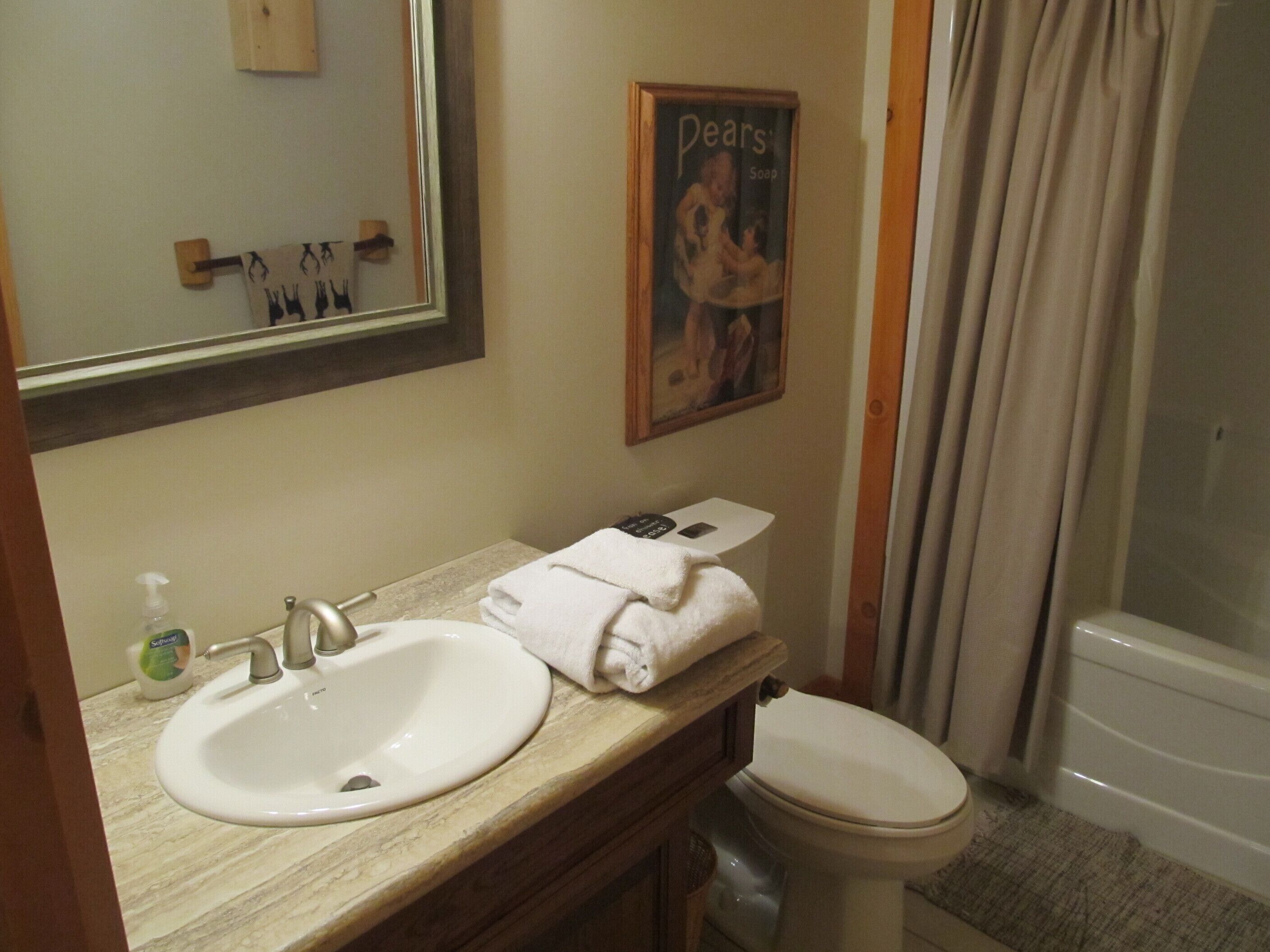 Gorgeous Log Home Across From The Pinery