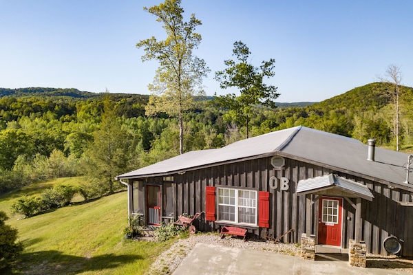 A hidden cottage with a surprising view!