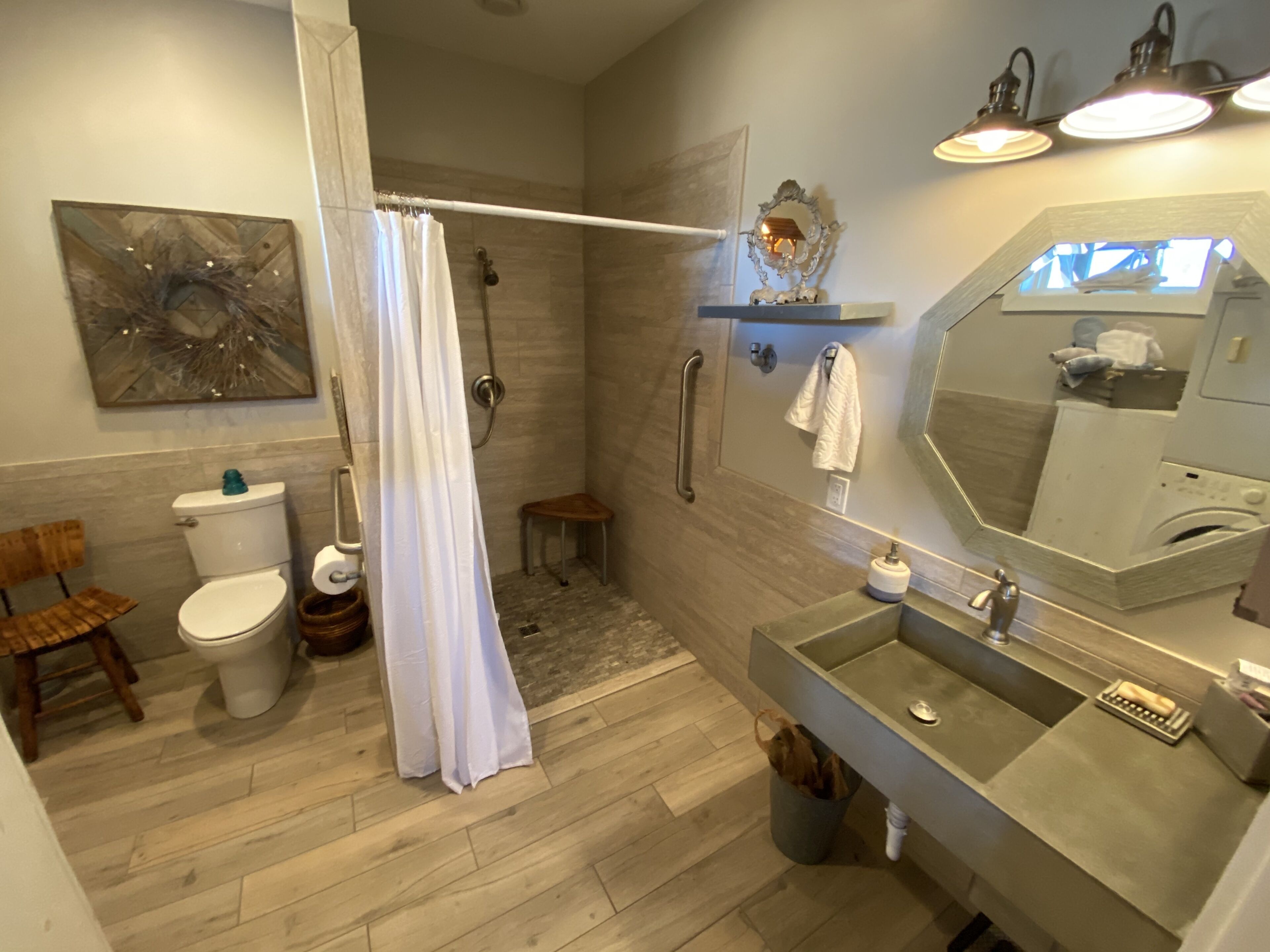 A hidden Industrial Farmhouse Cottage with a surprising view