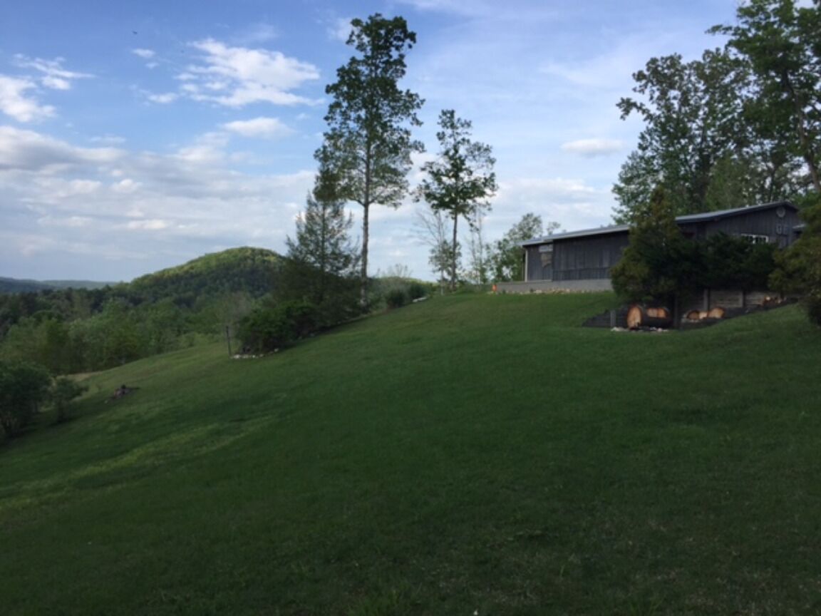 A hidden Industrial Farmhouse Cottage with a surprising view