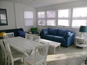 Smart TV, fireplace, DVD player, stereo